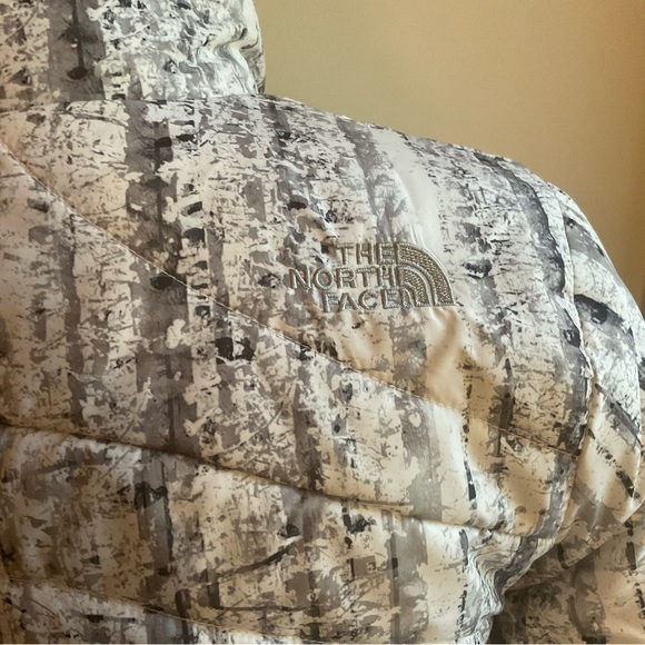 The NorthFace- Mossbud Reversible Jacket. Size M - Picture 8 of 9